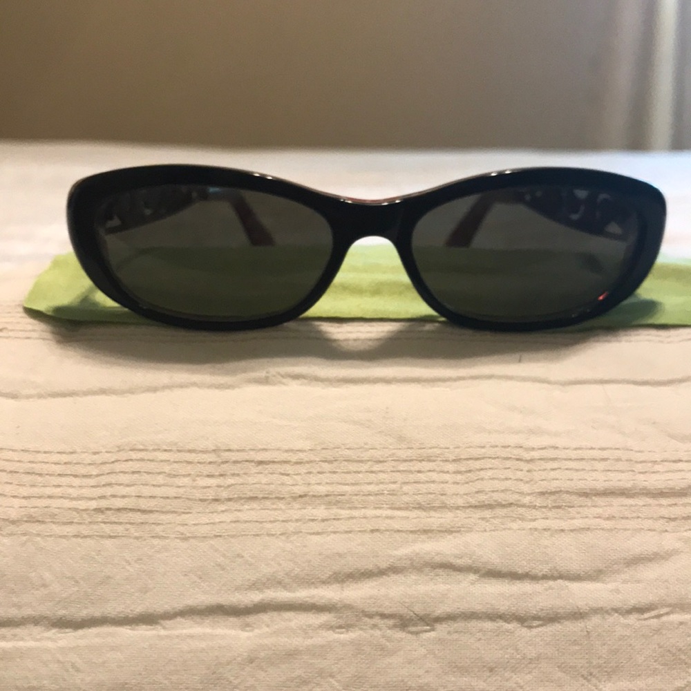 Women’s Black Oval Sunglasses - Classic UV Protection